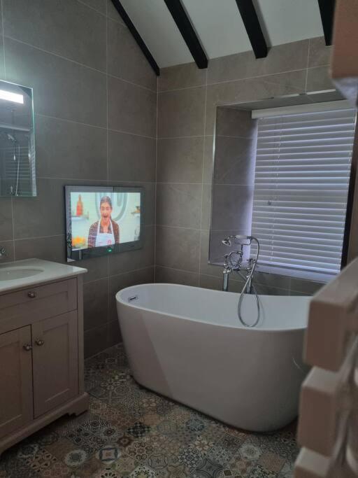 Luxurious Cottage With Hot Tub, Lake District Duddon Zewnętrze zdjęcie