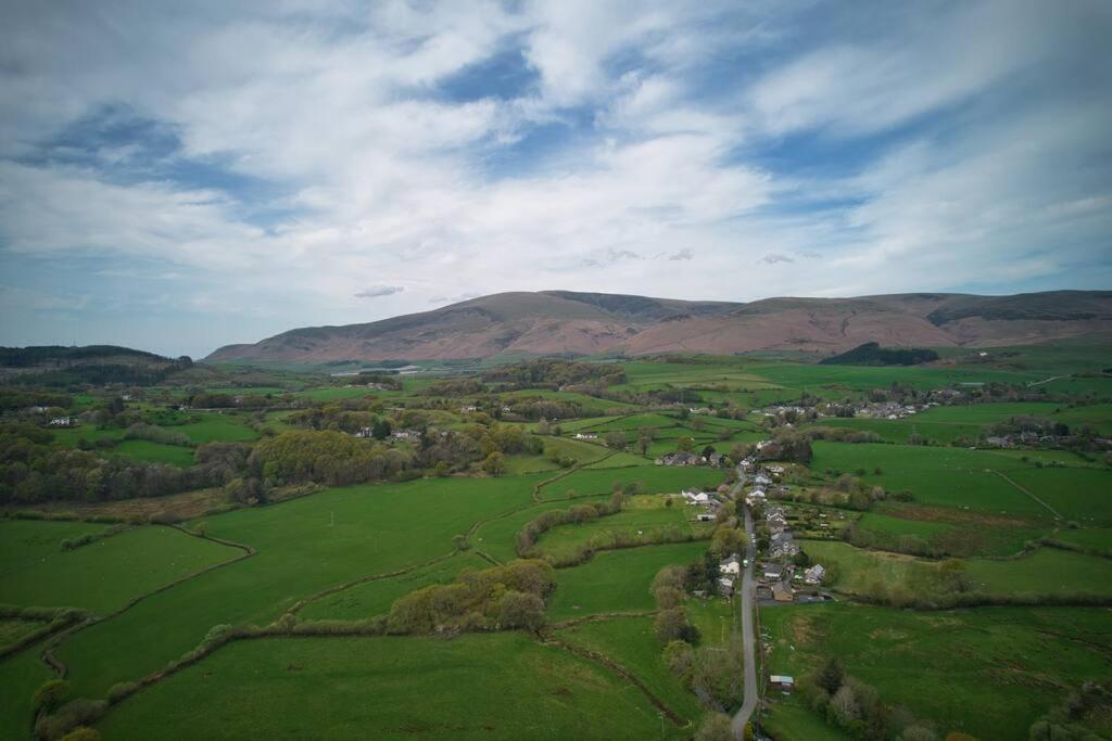 Luxurious Cottage With Hot Tub, Lake District Duddon Zewnętrze zdjęcie