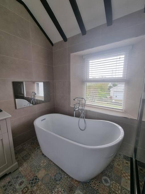 Luxurious Cottage With Hot Tub, Lake District Duddon Zewnętrze zdjęcie