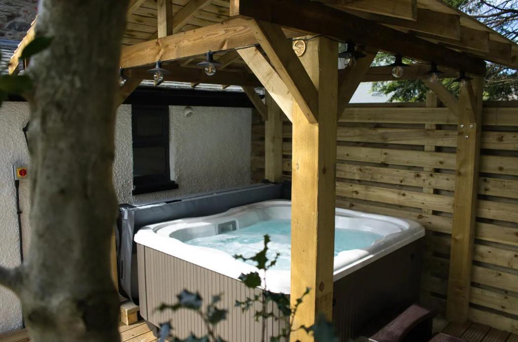 Luxurious Cottage With Hot Tub, Lake District Duddon Zewnętrze zdjęcie